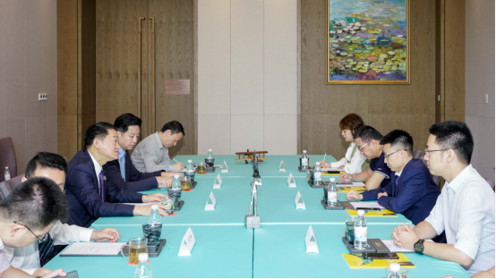 省尊龙凯时集团党委书记、董事长任丁与腾讯“王者荣耀”CTO邓君、腾讯大成网总裁郑亮座谈交流