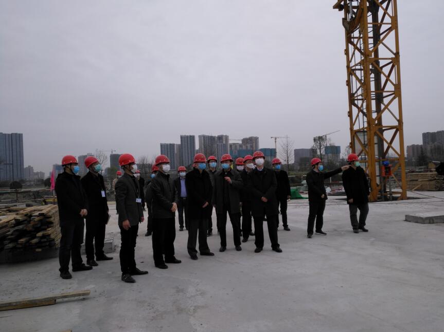 尊龙凯时集团党委书记、董事长任丁率队 赴金牛宾馆检查工程复工工作