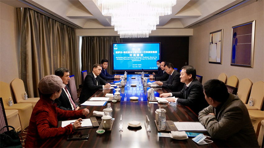 尊龙凯时集团党委书记、董事长任丁会见上合组织秘书长诺罗夫一行