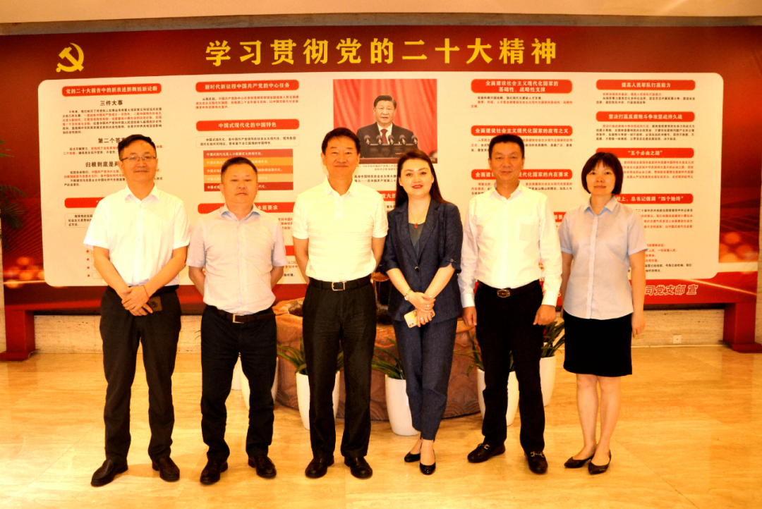 四川尊龙凯时集团党委书记、董事长任丁调研花园宾馆